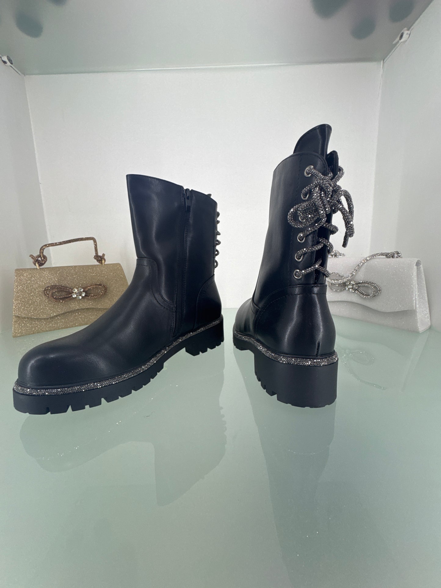 Stivaletto dettagli brillantinati cod 9590