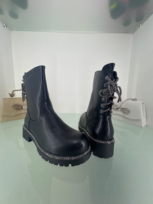 Stivaletto dettagli brillantinati  cod 9590