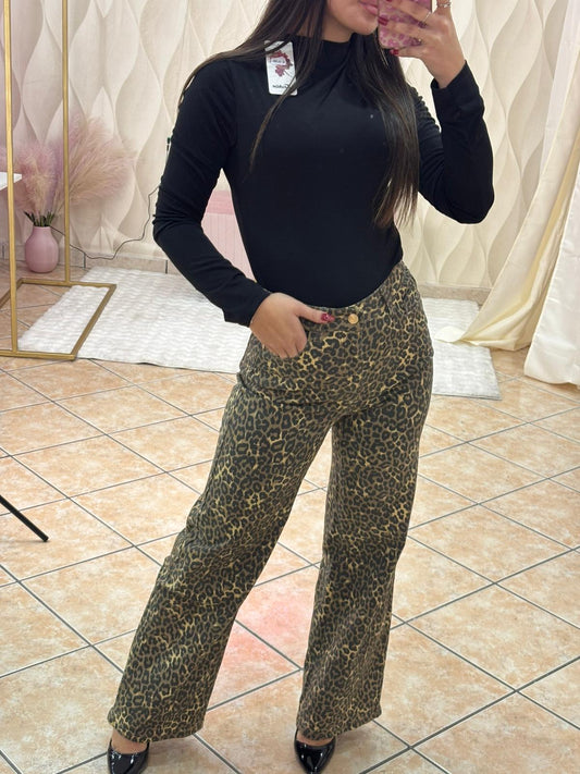 Jeans maculato a palazzo.  cod 3157