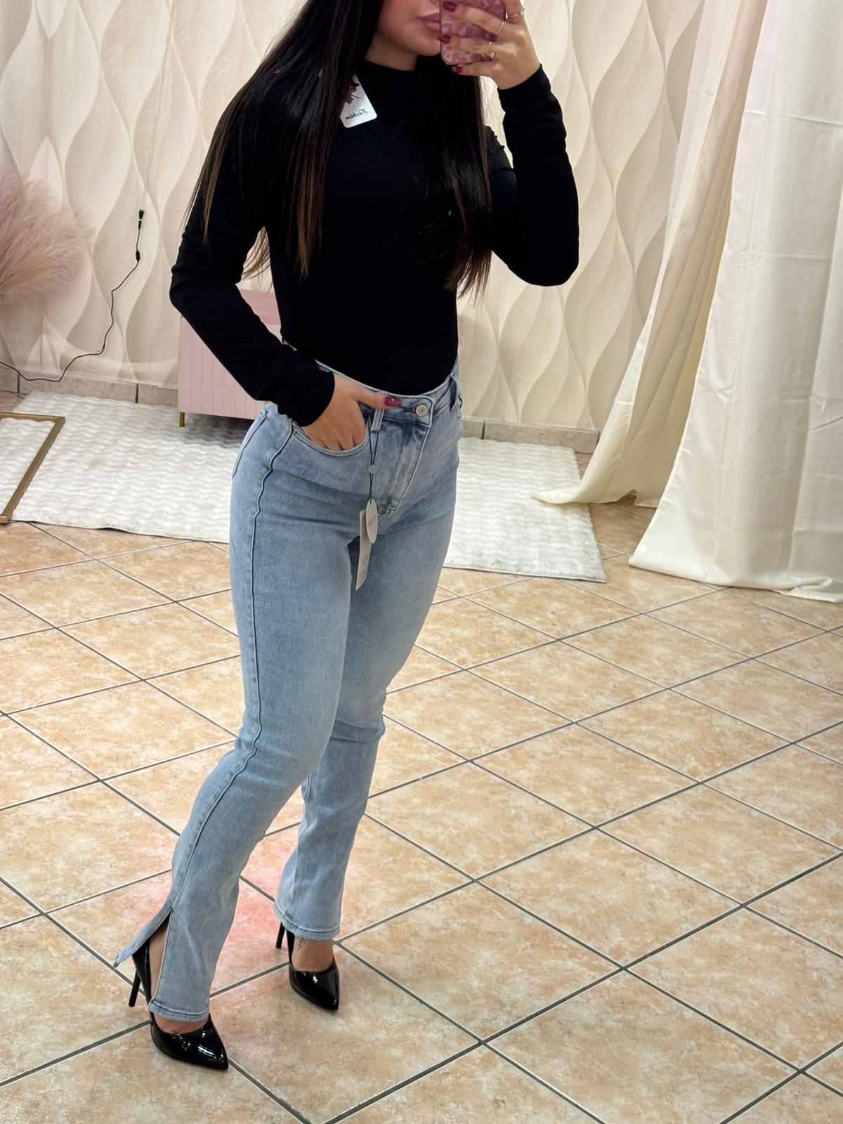 Jeans alta vita modello push up cod at 019